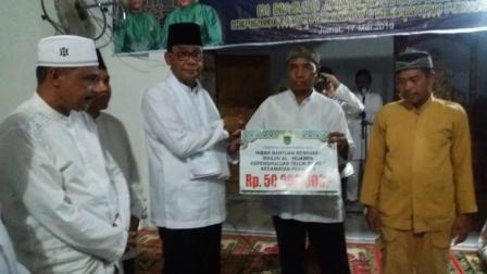 Safari Ramadhan, Bupati Serahkan Bantuan Rp100 Juta Untuk Dua Rumah Ibadah di Pekaitan
